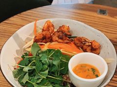 泰式大虾泰碗配辣味青柠水-Wagas沃歌斯(深圳印力中心店)