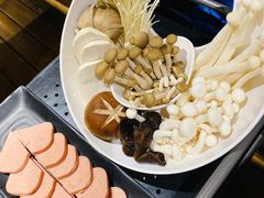 -洪氏嗨捞·广东猪肚鸡·椰子鸡火锅(西咸万象城店)