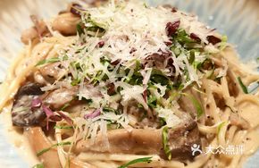 Chicken Pasta with Porcini Mushroom Sauce