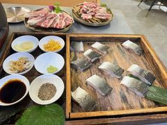 -围炉肉舍•炭烤活鳗•丹东海鲜烤肉(步行街店)