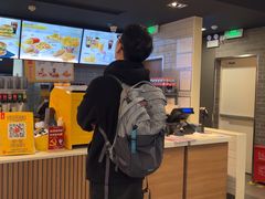 -麦当劳(上海虹桥站30B检票口楼上)