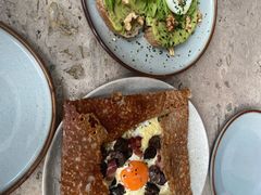 牛油果煮蛋吐司-RAC BAR(安福路店)