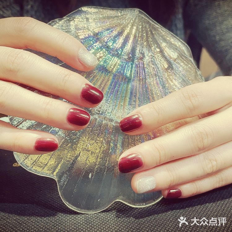 [爱心]新年红紫丁香搭猫眼[指甲油]穿戴美甲