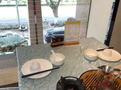 靠窗位-巴扎美食·新疆菜·西域歌舞表演餐厅(新疆大厦店)