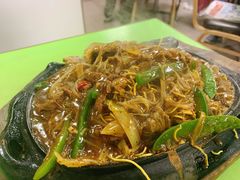 铁板黑椒牛柳炒面-胜利茶餐室