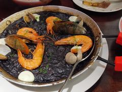 传统西班牙墨鱼汁海鲜饭-BROWNSTONE布朗石西班牙餐厅(深圳湾店)