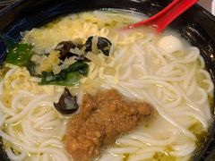 -灵芝妹子海鲜米线(香炉礁山姆店)