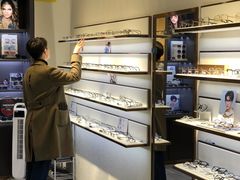 -宏宇眼镜蔡司依视路折扣店(兆佳眼镜城店)