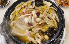 Goose Claw Soup Pot