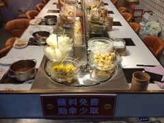 自助调料区-百品聚旋转火锅(号外店)