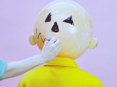 -Nathalie Djurberg与Hans Berg“牛皮纸包裹的月亮”-Prada荣宅当季展览