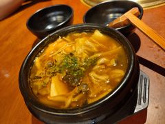 辣白菜海鲜豆腐汤-肉魁屋·烧肉·烧鸟·酒场(高新店)