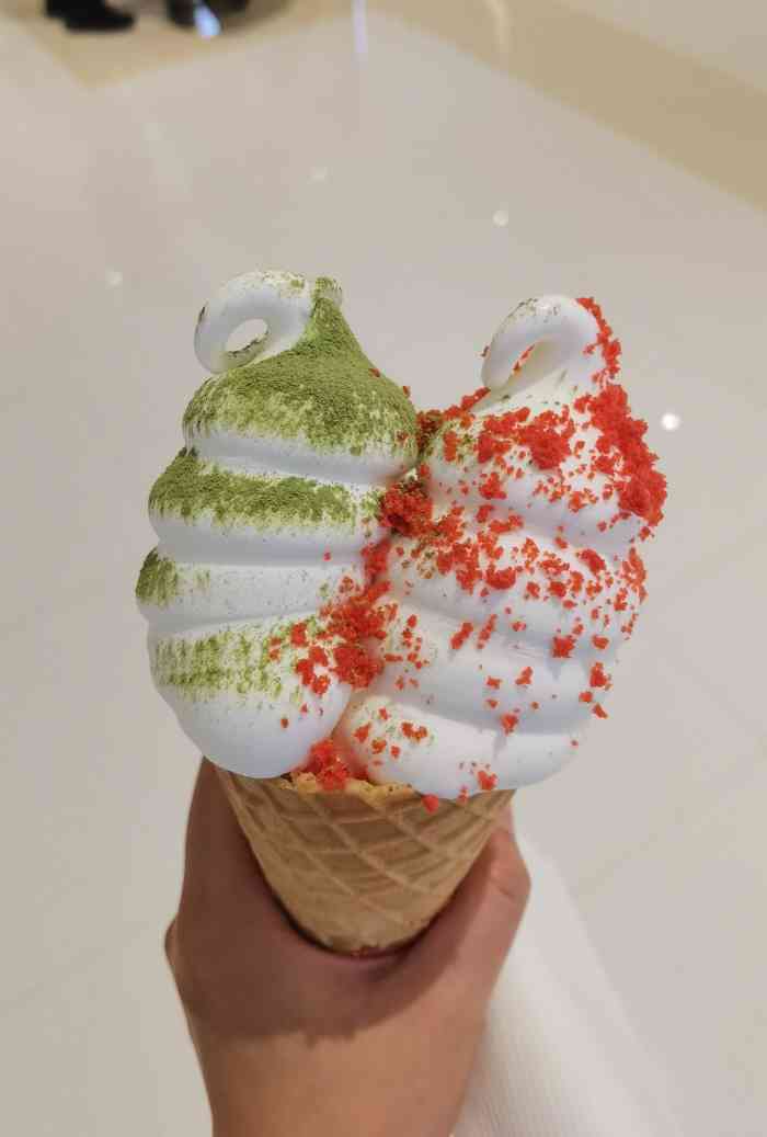 dq·蛋糕·冰淇淋(万象城店)-"这个蛋卷冰淇淋的壳都是坏的.