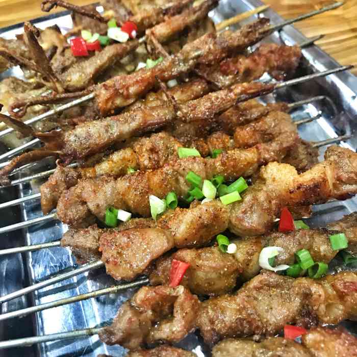 梁记烧烤(友谊街店)-"一家新开不久的店,吃过一次外卖后觉得味道.