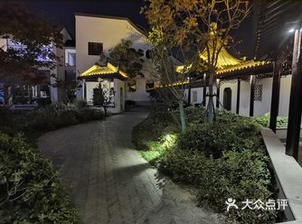 来到这看到这服务区我呆了，怎么可以这么好看