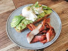 牛油果温泉蛋吐司-O'mills Sourdough Bakery&Bistro(永嘉路店)