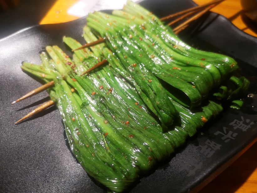 烤韭菜^ 这个真是太油腻了… 水洗了两次…还是好油腻 无爱(○ε○)