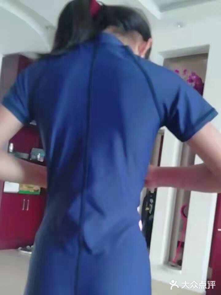游泳带给孩子们健康。