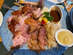 烤猪肘配酸菜土豆泥-兰特伯爵西餐厅·啤酒屋(方庄店)