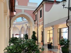 -佛罗伦萨小镇广佛名品奥特莱斯(疏港路店)