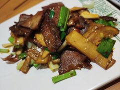 杏鲍菇炒牛肉-云海肴·汽锅鸡·云南代表菜(东坝金隅店)