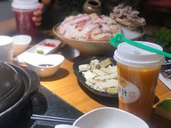 -洪氏嗨捞·广东猪肚鸡·椰子鸡火锅(西咸万象城店)