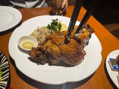 德式烤猪肘配酸菜土豆泥-申德勒加油站西餐厅(日坛路总店)