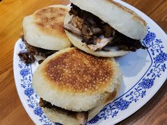 -老天桥酱肉烧饼夹肘子(天桥店)