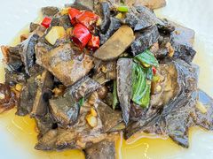 黑蘑菇炒肉-乡村馕坑肉·烧烤·新疆菜·本地人更爱吃(阿勒泰首店)