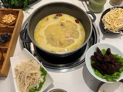 -汤宴·参须肚包鸡(南京路店)