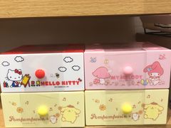 -名创优品(山东青岛市新业广场店)