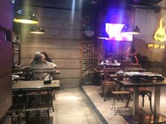 大堂-何师烧烤·香辣蟹·川菜·30年老品牌(太古里旗舰店)