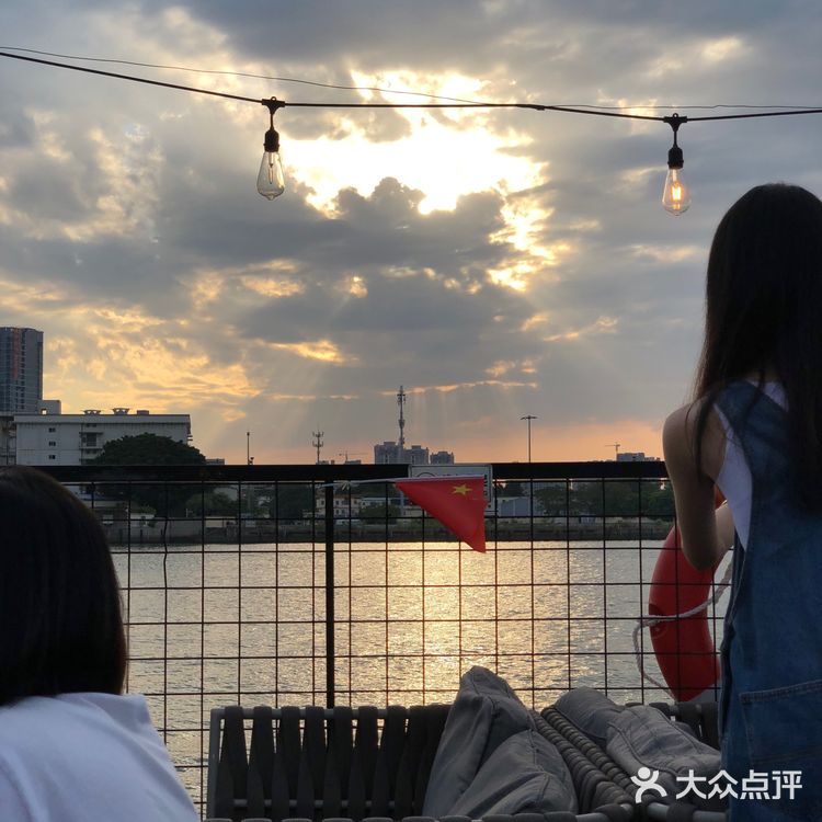 🤭集合所有吐槽点于一身的网红餐厅
