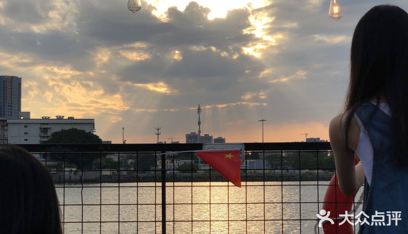 🤭集合所有吐槽点于一身的网红餐厅