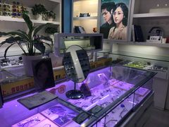 -提一眼镜·蔡司·依视路(小寨店)