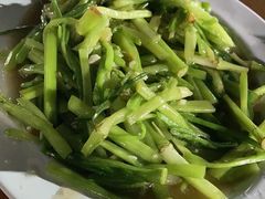 -黄记四更烤乳猪店