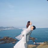 给大家分享一组旅拍风格的婚纱照客片