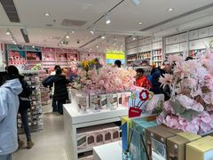 -名创优品(北京新中关购物中心地铁层店)