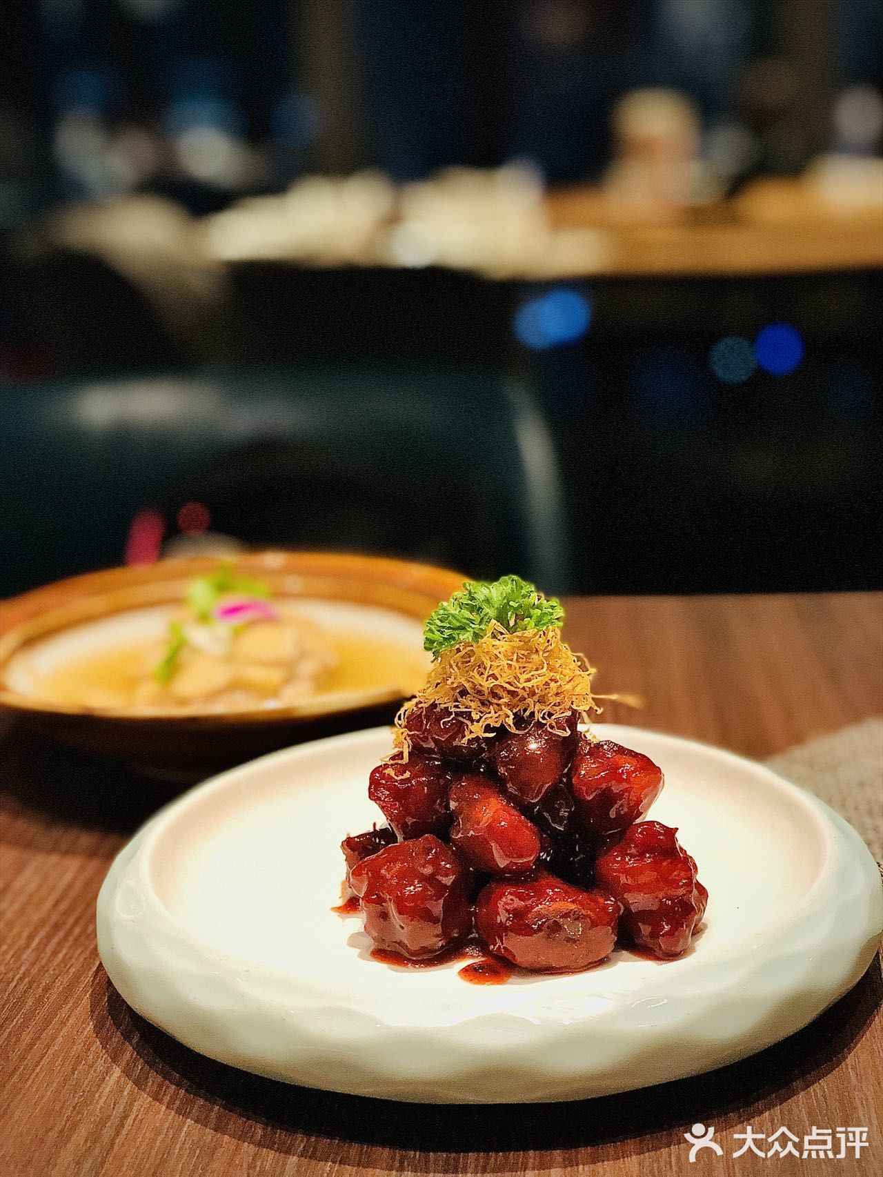 一块肉竟能在口中融化‼️这儿的菜真甜~