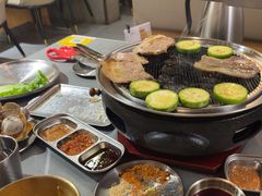 -围炉肉舍丹东海鲜烤肉·烤活鳗(步行街店)
