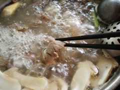 -老石黑山羊毛驴肉火锅(金凯广场店)