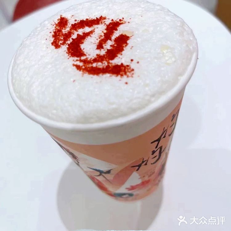 茶饮届与汉服届的首次跨界联名体验店