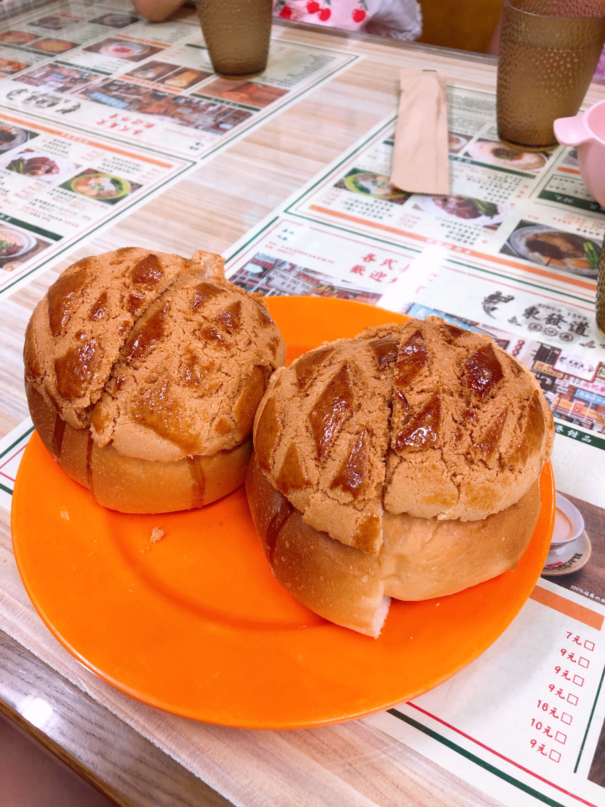 奶油猪和菠萝油图片