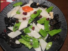-东口码头·烧鸽子·鱼头泡饼·地方菜(金鹰悦城店)