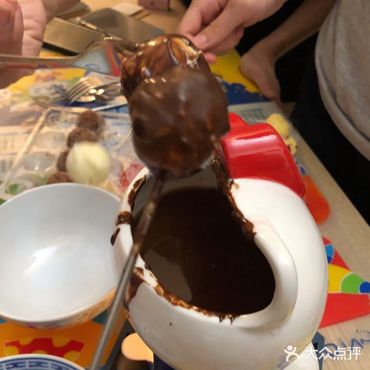 热闹开心 分享冰淇淋火锅  哈根达斯