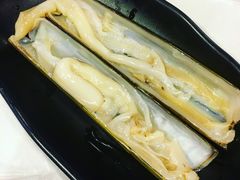 蛏子皇-鲜入围煮花胶鸡海鲜火锅