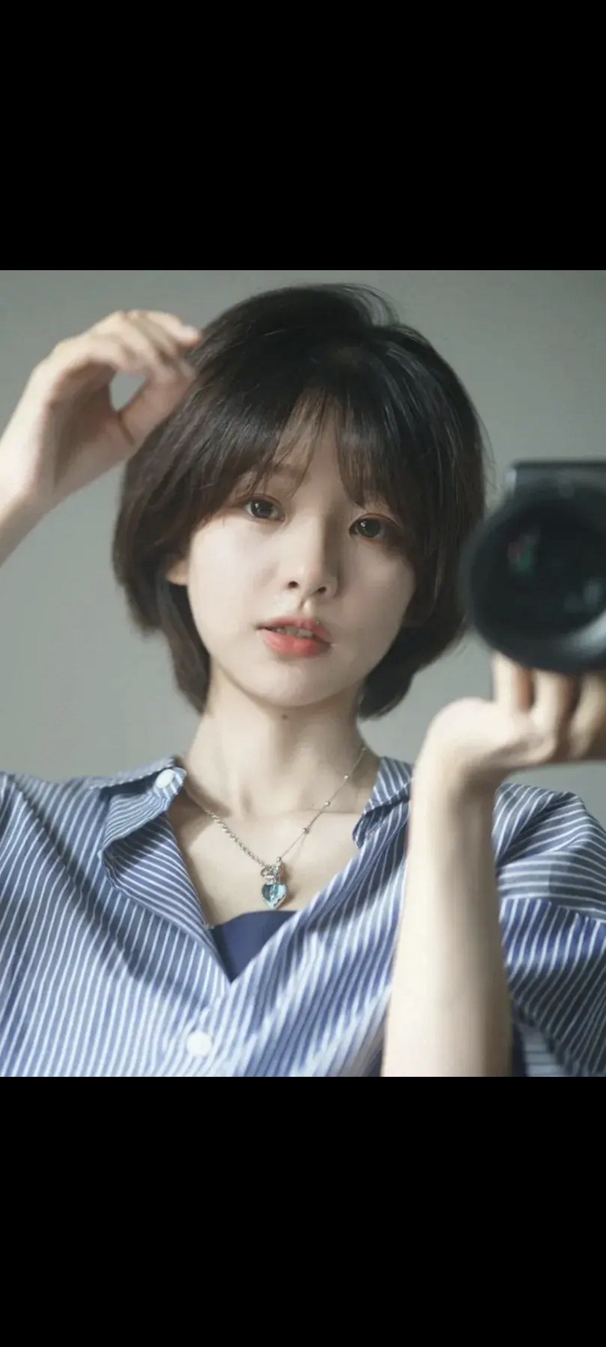 n 
这款短碎发的层次感超绝,发尾微微内扣,修饰脸型的效果满分