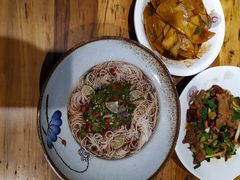 -老滇山寨•云南特色菜•地方菜•民族风情歌舞表演(金碧店)