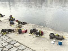 -多瑙河畔鞋履雕塑