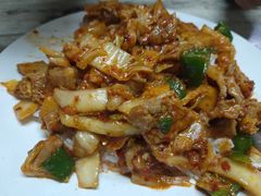 辣白菜炒五花肉-满洲八旗铁锅靠大鹅(清泉文苑店)